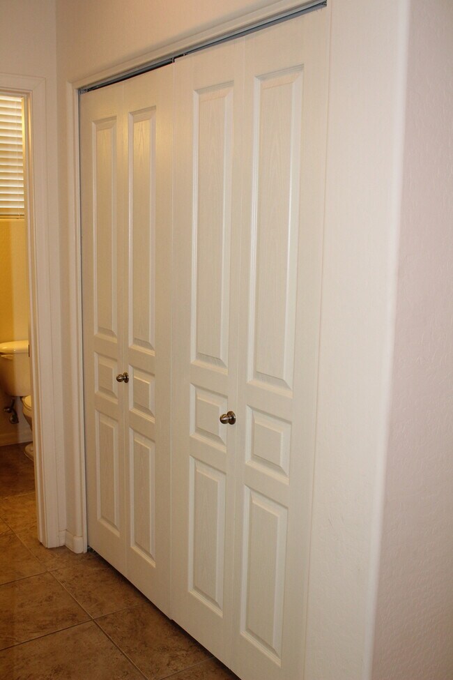 Building Photo - Nice 3 bedroom 2 bath single story home lo...
