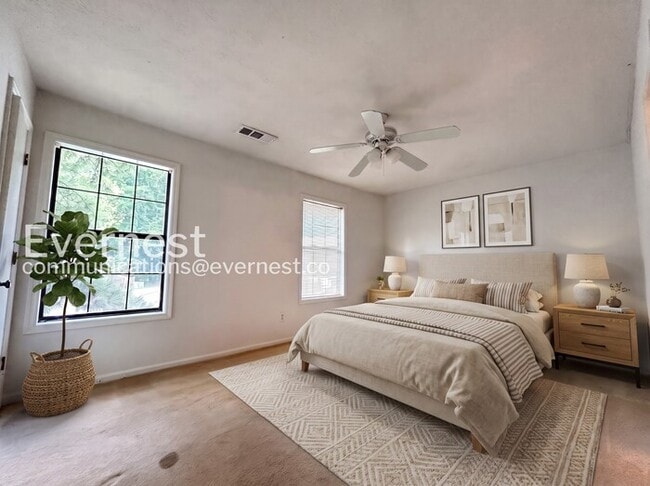 Building Photo - 2 Bed/2.5 Bath Townhome with Fenced Yard / Pet-Friendly / Available Now!