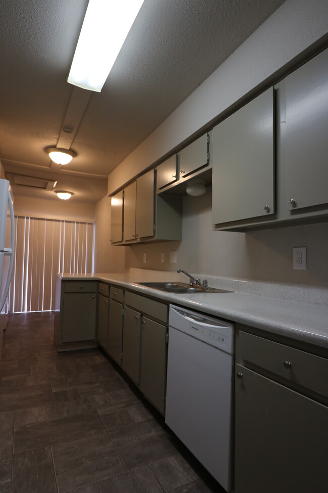 Building Photo - 6200 W Tidwell Rd