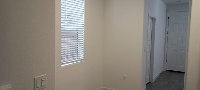 Foto del edificio - 821 Lake Park Cir