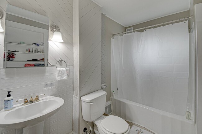 Foto del edificio - 139 Rosedale Cir