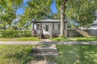 Building Photo - 832 W 44th St