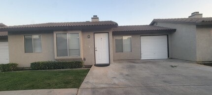 Building Photo - 3200 Brookside Dr