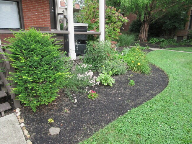 Foto del edificio - 877 Dennison Ave