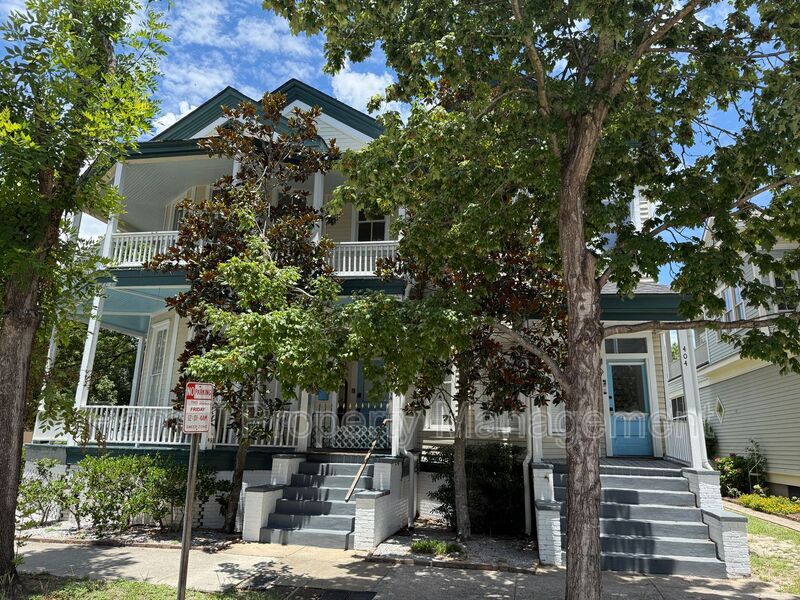 Building Photo - 402 E Park Ave