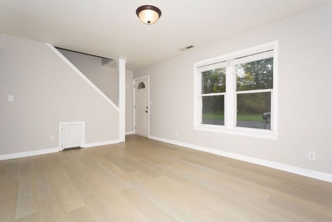 Building Photo - Peaceful 3 Bedroom in Cicero!