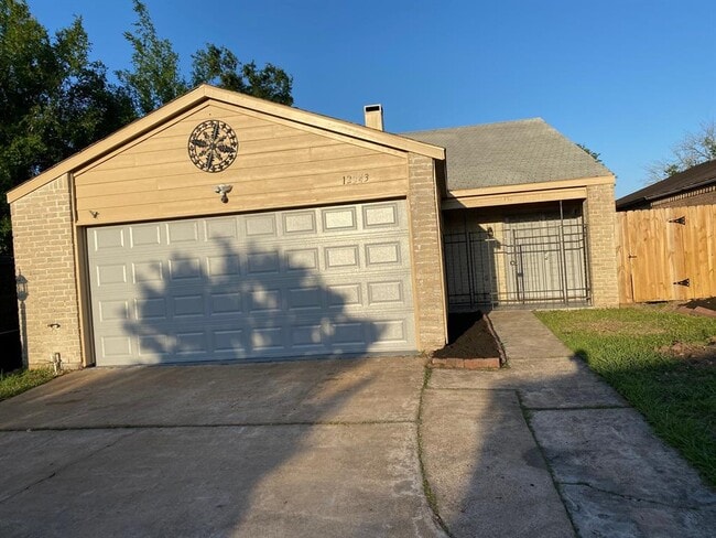 Building Photo - 12343 Wellington Park Dr
