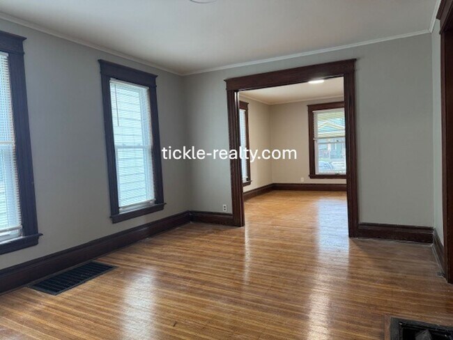 Foto del edificio - 4 Bedroom Park Ave House - 2 Full Baths, D...