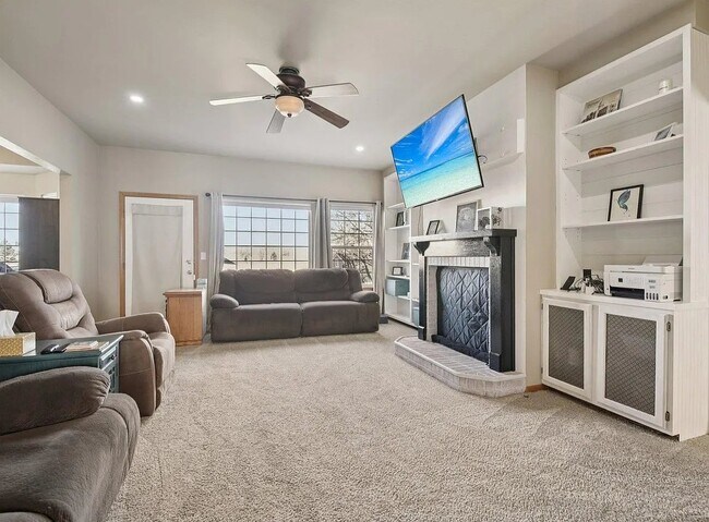 Foto del edificio - 714 Jay Ave