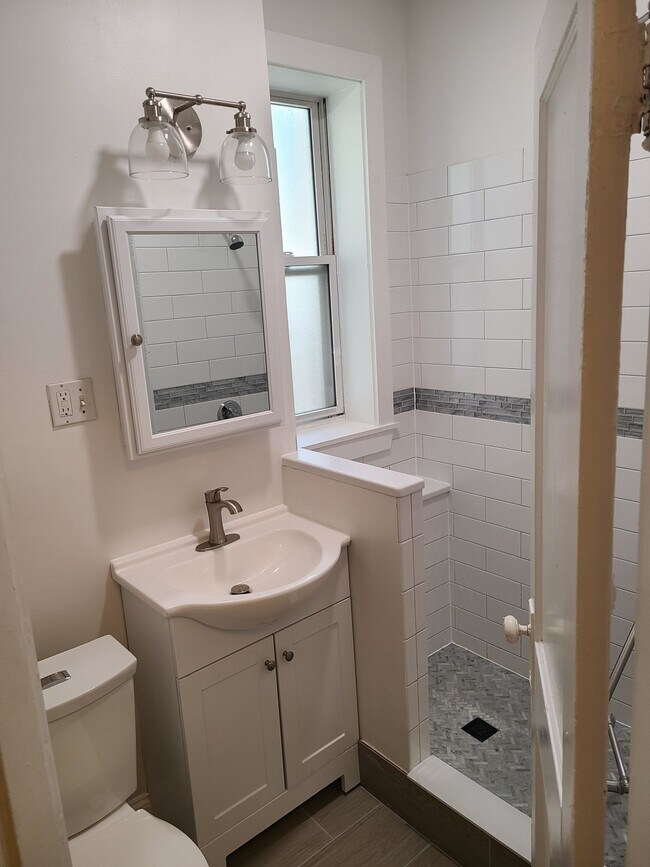 Building Photo - 10 Chester St