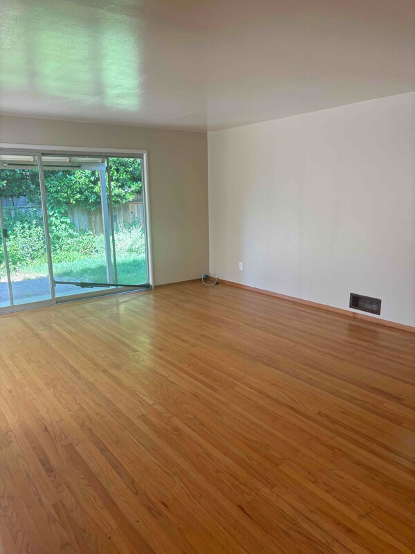 Foto del edificio - 5011 Moddison Ave