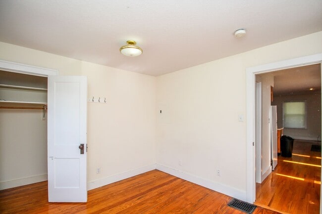 Building Photo - 1410 Anthony St