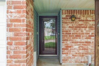 Building Photo - 5039 Parkland St
