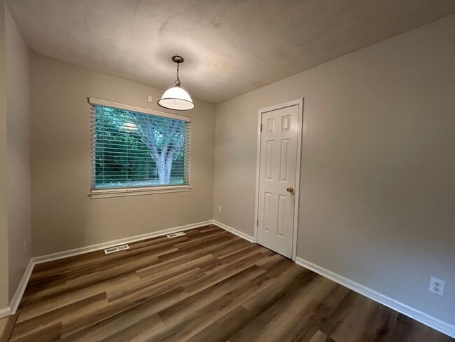 Building Photo - Welcome to this charming ranch-style home in the heart of Churchland "ASK ABOUT OUR ZERO DEPOSIT"