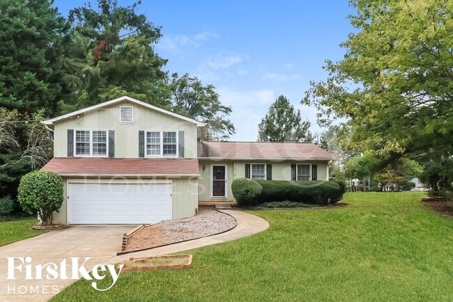 Building Photo - 1570 Sprayberry Dr