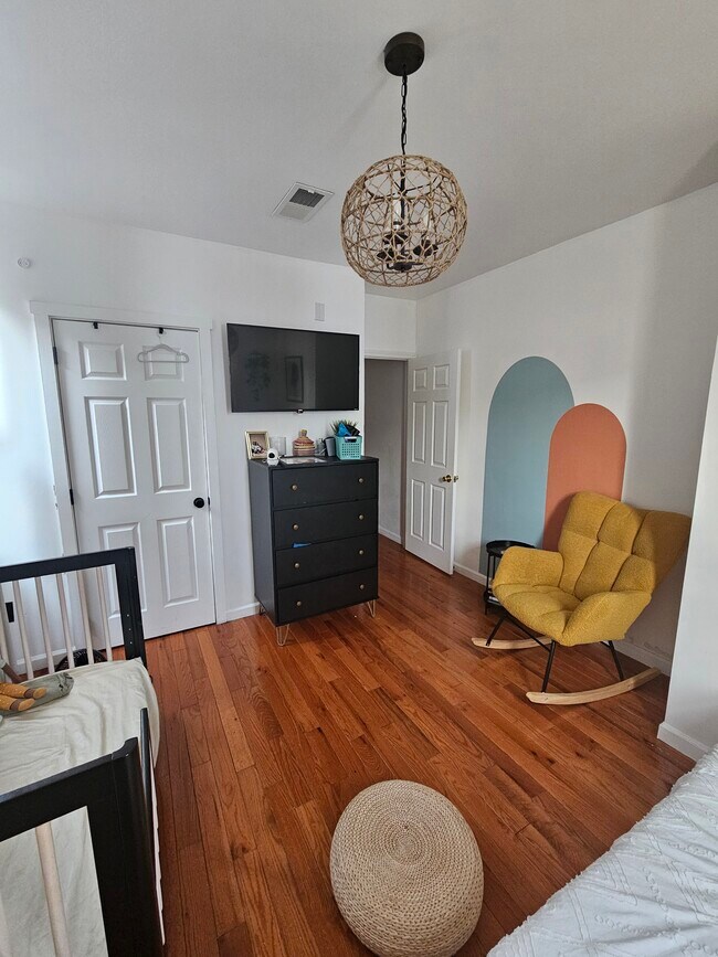 Foto del edificio - 5759 Larchwood Ave