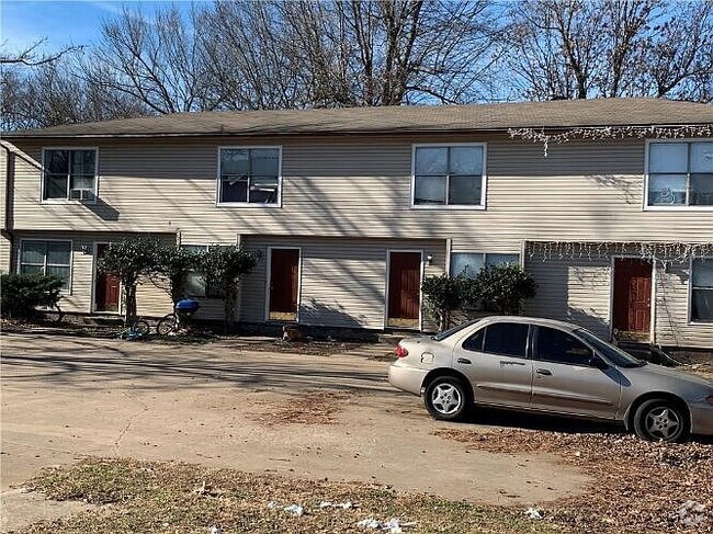 Building Photo - 525 N Betty Jo Dr