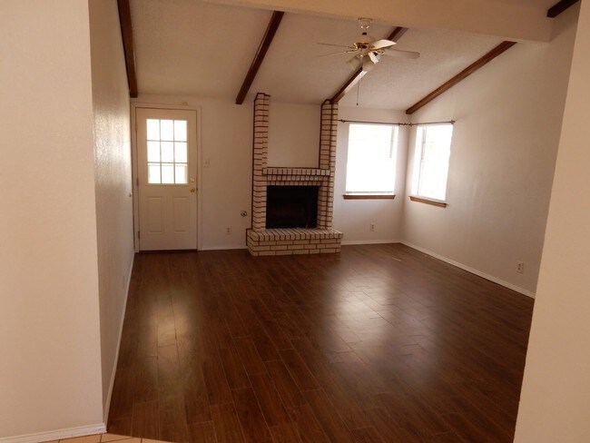 Foto del edificio - 866 Nita Fay Dr