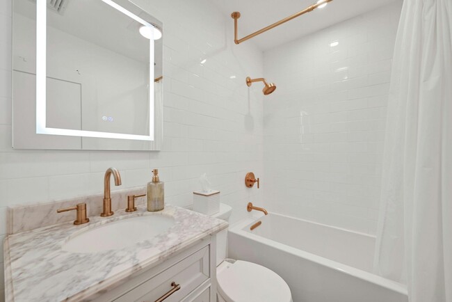 Building Photo - 1015 Grand St