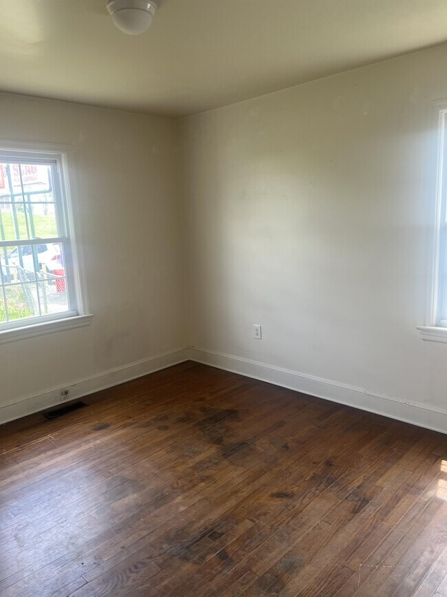 Foto del edificio - 1718 Winchester Ave