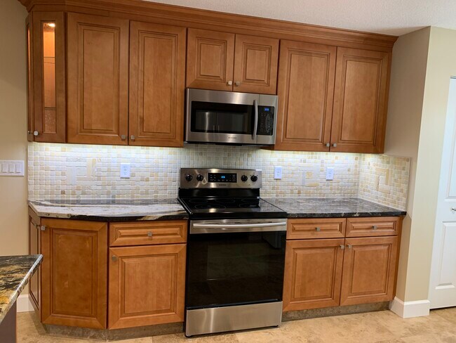 Foto del edificio - 928 NW Spruce Ridge Dr