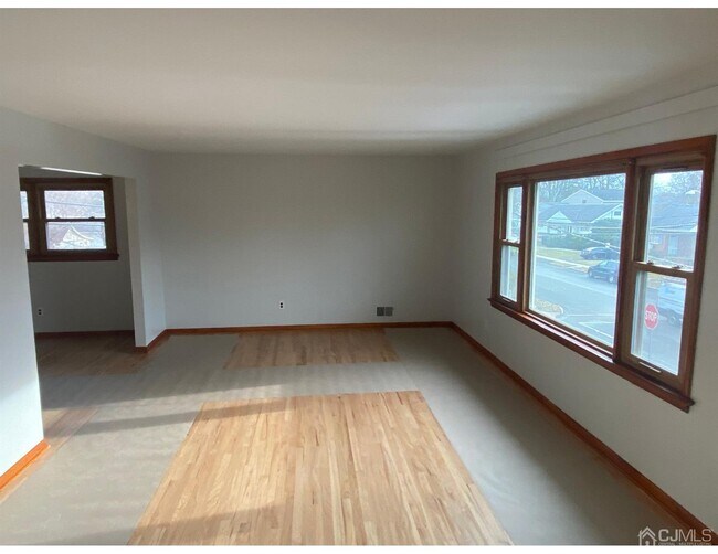 Foto del edificio - 693 Linden Ave