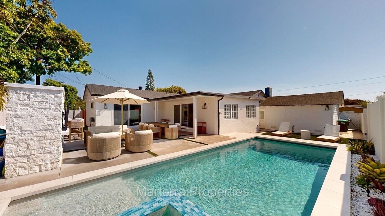 Beautiful Home with Pool! - Beautiful Home with Pool!