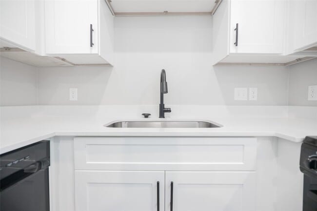 Building Photo - 2101 Reinke Rd