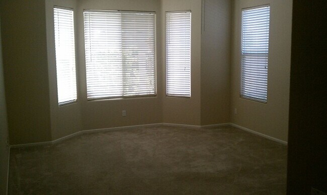 Foto del edificio - Very Clean 2 Bedroom + Office/Den 2 Bathroom 55 + Oasis Home