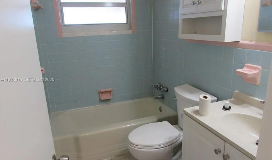 Building Photo - 3011 St Charles St