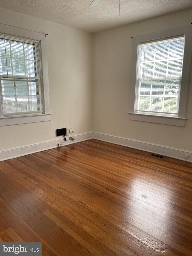Building Photo - 1417 Hanover St