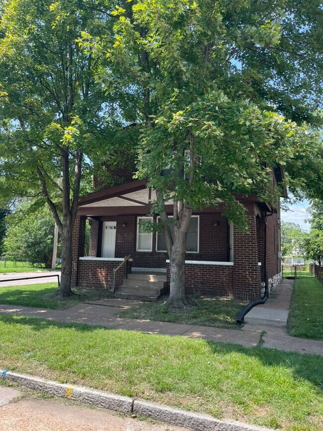 Foto del edificio - "Charming 2-Bed/ 1 bath 2nd Floor Retreat on Pennsylvania Avenue – with wood floors and a usable ...