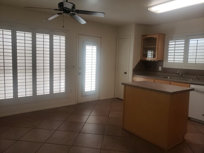 Foto del edificio - 1141 N Sicily Dr