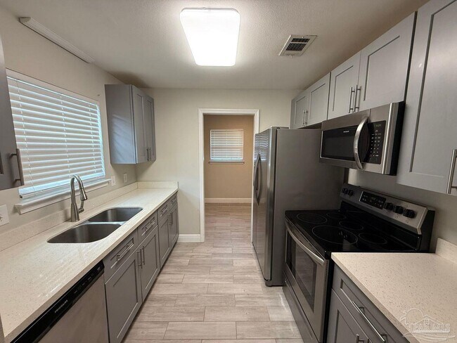 Foto del edificio - 3238 Redwood Ln
