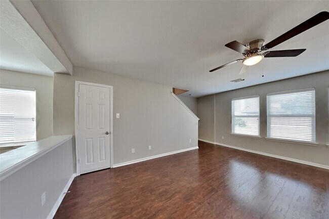 Building Photo - 20631 Hillsdale Park Dr