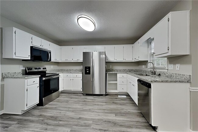 Building Photo - 4131 Kalb Ct SW