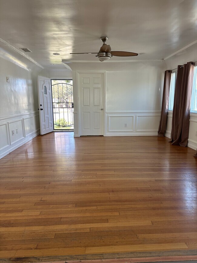 Sala de estar - 11828 State St