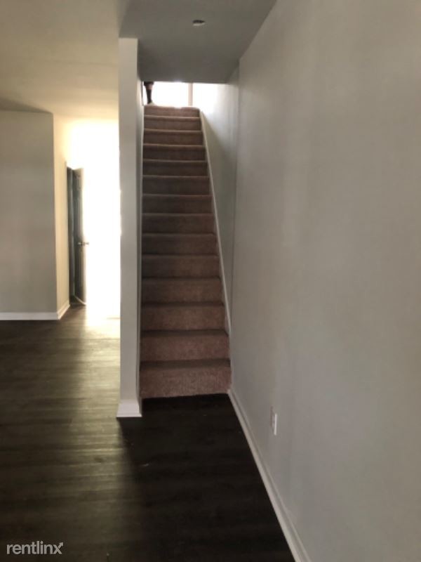 Building Photo - 3 br, 1.5 bath Townhome - 68 S Morley St