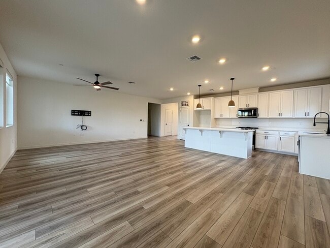 Building Photo - Beautiful Single Story in Lincoln! 4 Bedroom with no back neighbors! Beautiful Yard!