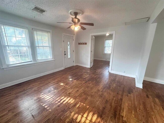 Building Photo - 4605 N Hammond Ave