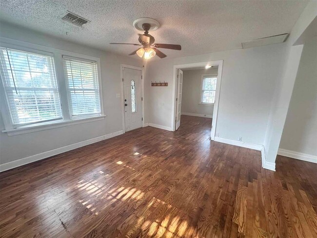 Foto del edificio - 4605 N Hammond Ave