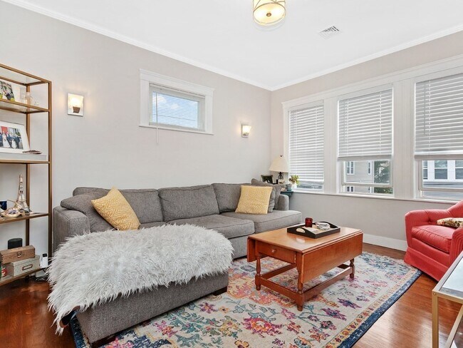 Building Photo - 10 Branton St