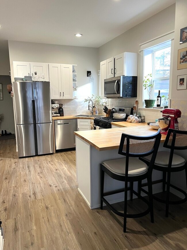 Foto del edificio - 1943 N Winchester Ave