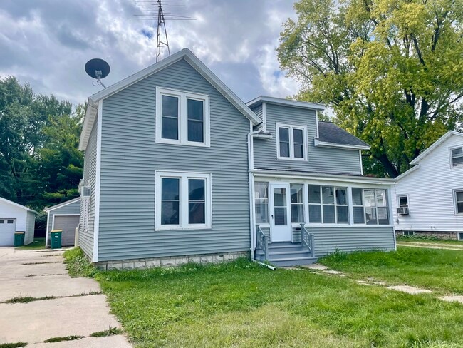 Building Photo - 360 Grove St
