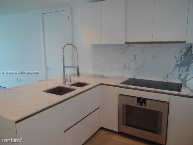 Foto del edificio - 2 br, 2.5 bath Condo - 10203 Collins Ave U...