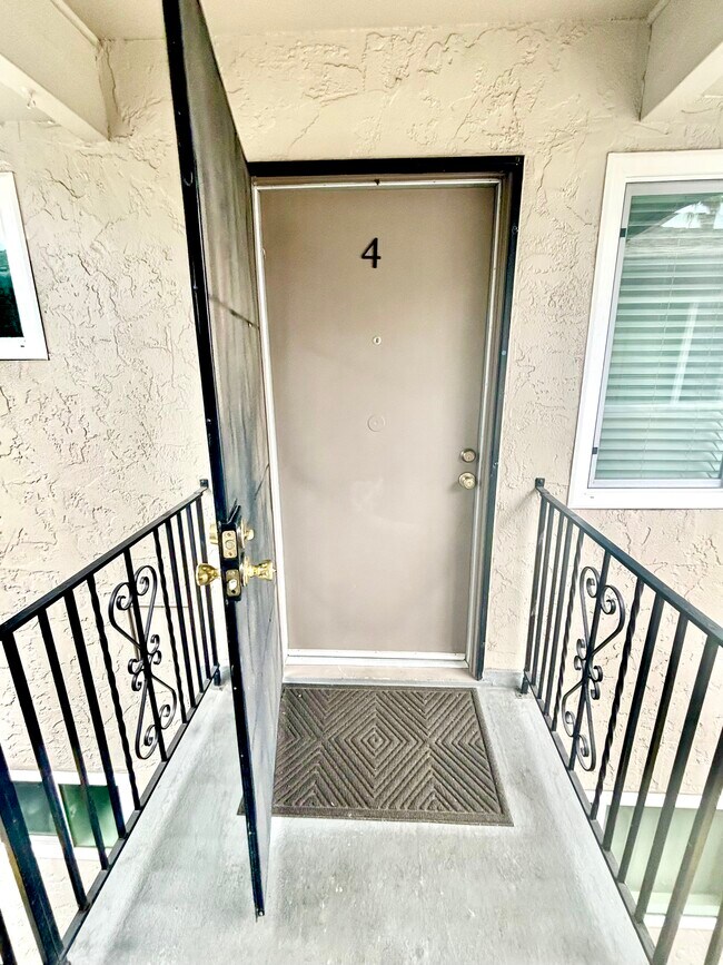 Unidad - 676 Garland Ave