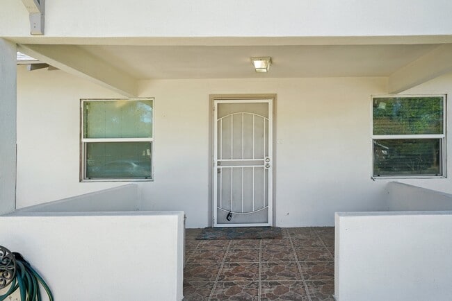 Building Photo - 379 W 19th St