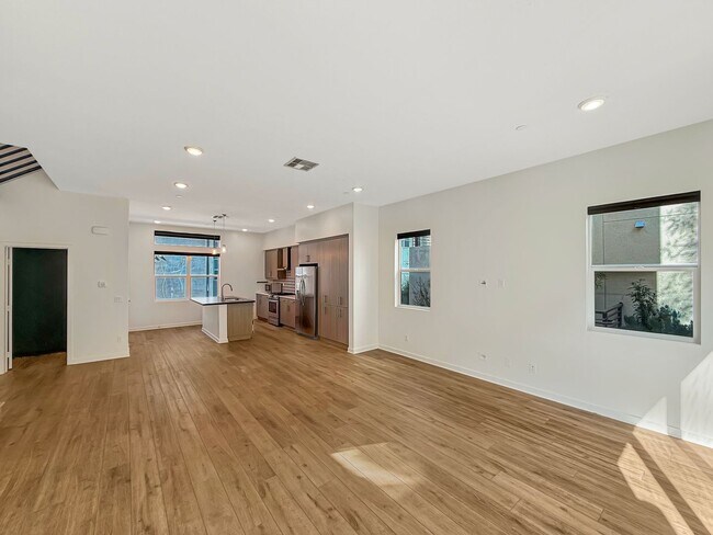 Foto del edificio - 3B/2.5BA Townhome in Mission Valley Now Av...