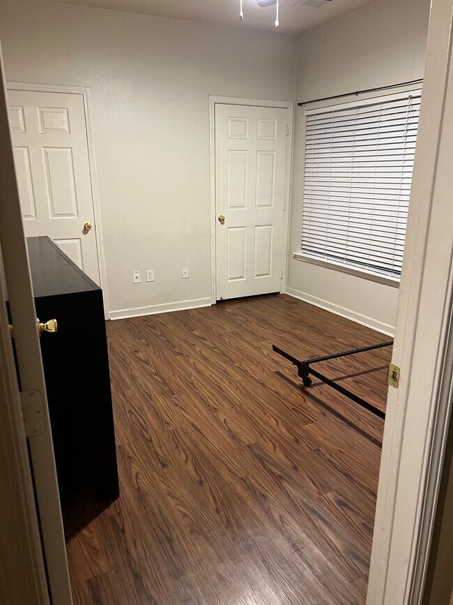 Foto del edificio - ( 2 ) INDIVIDUAL ROOMS AVAILABLE! at The E...
