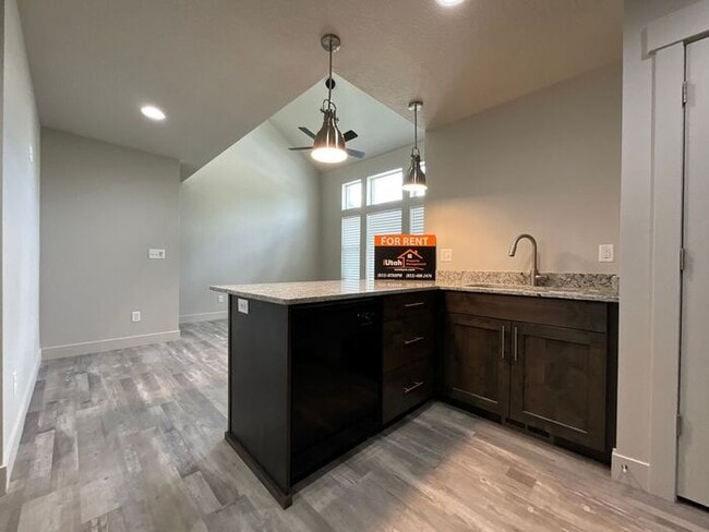 Foto del edificio - 2 bedroom 2 1/2 bath townhouse